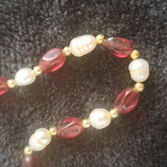 Genuine freshwater pearls from Ucluelet, BC w faux garnets.  Earrings & necklace - Picture 3 of 3